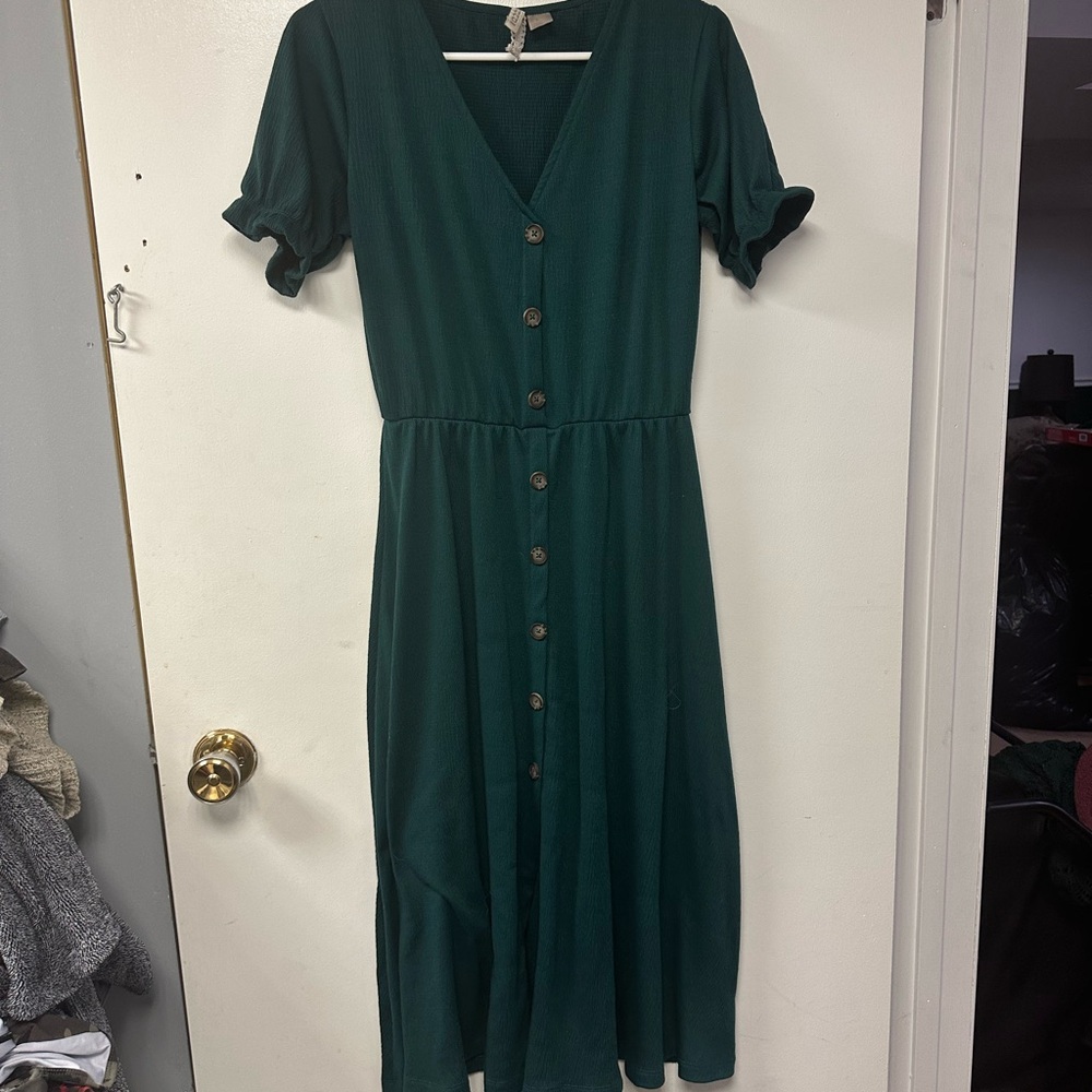 Elegant Green Button-Down Dress
